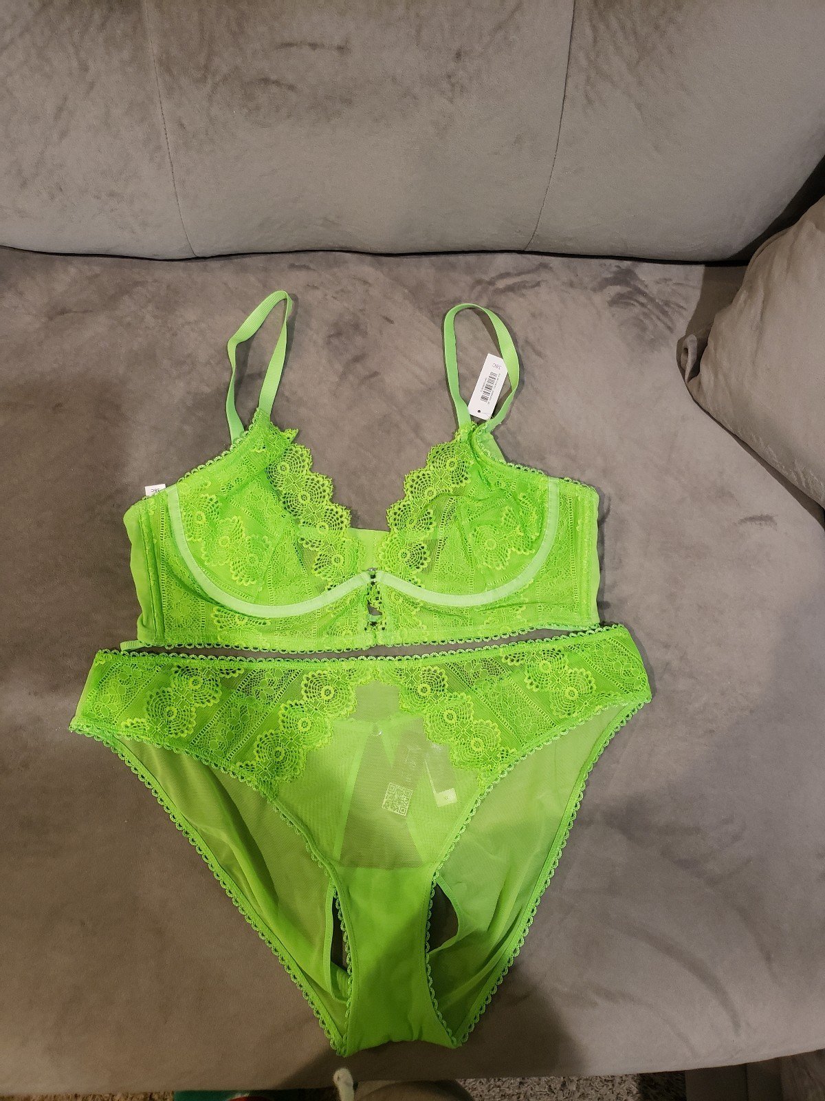 Lace Underwire Bra and Panty Set - Green
