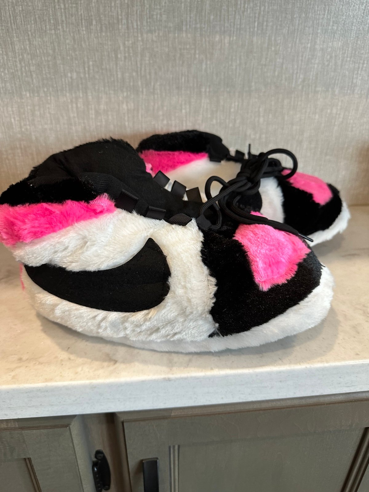 Nike house shoes