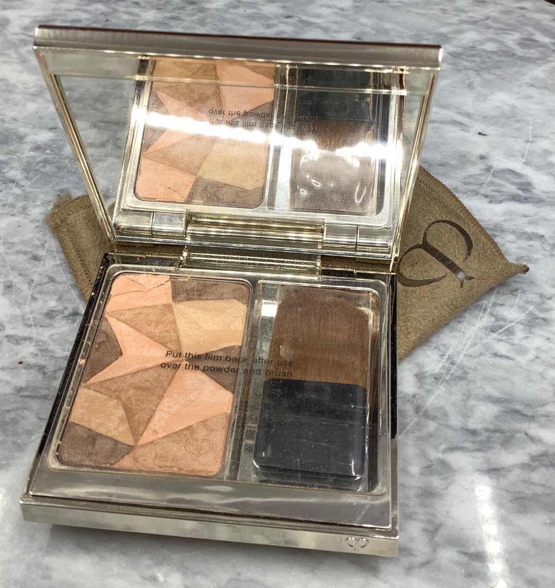Cle de peau Beaute Rehausseur D'Eclat Luminizing Face Enhancer 13(654/MX19)