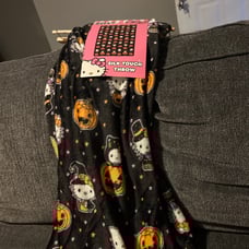 Hello kitty throw