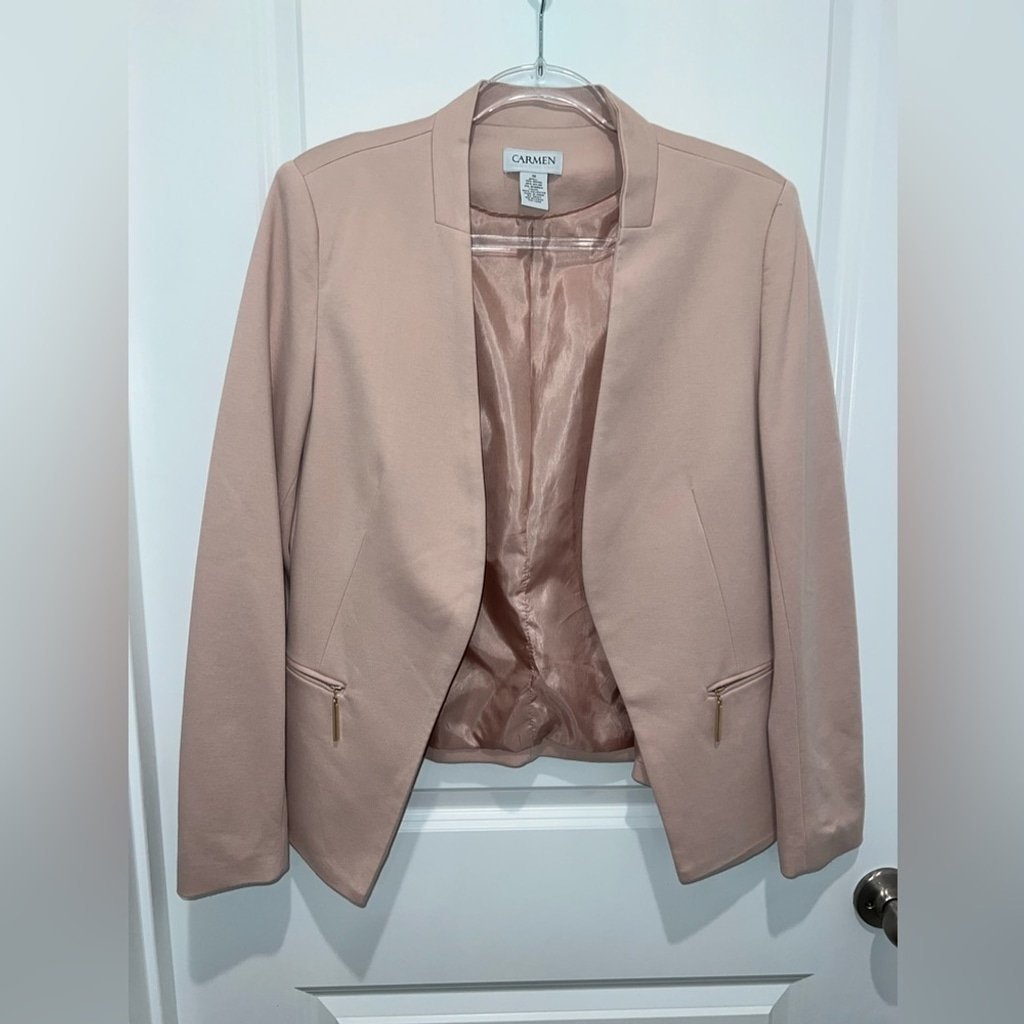 Like New Carmen Marc Valvo size 10 mauve pink blazer no signs of wear or stains