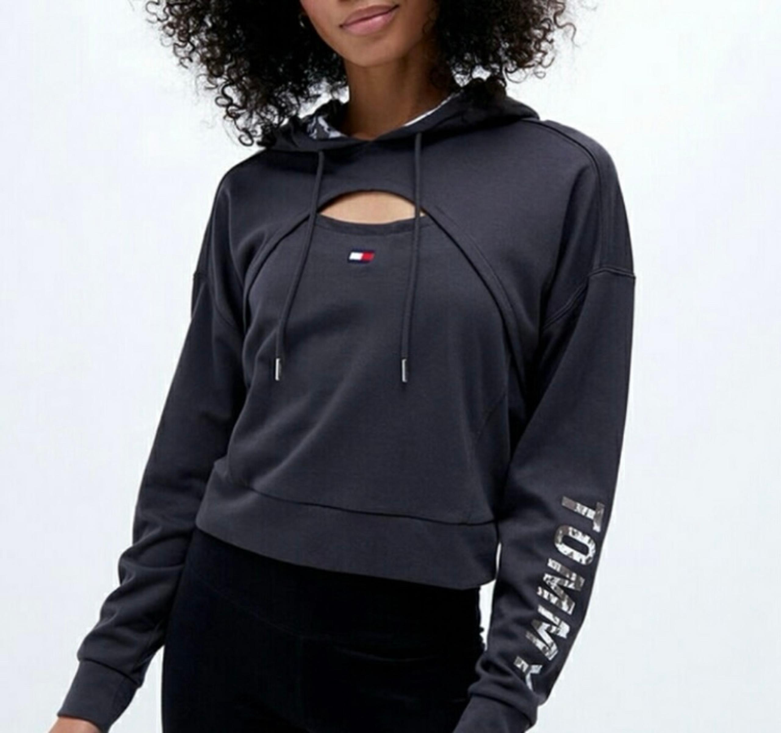 Tommy Hilfiger Sport Women’s Keyhole Logo Hoodie
Navy Size L