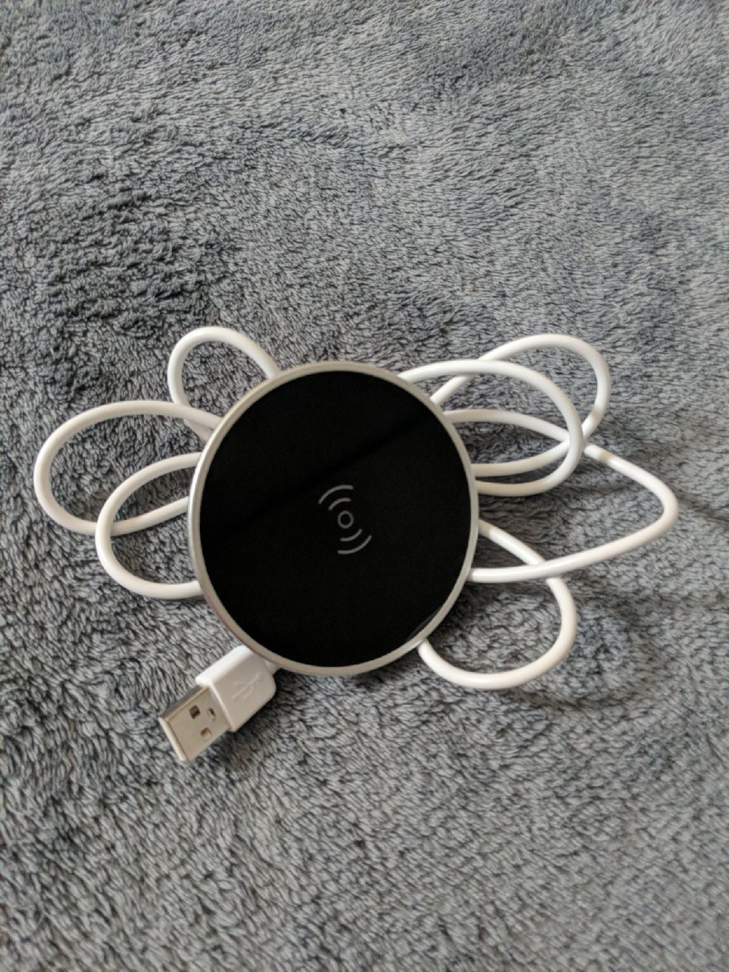 Wireless desktop charger