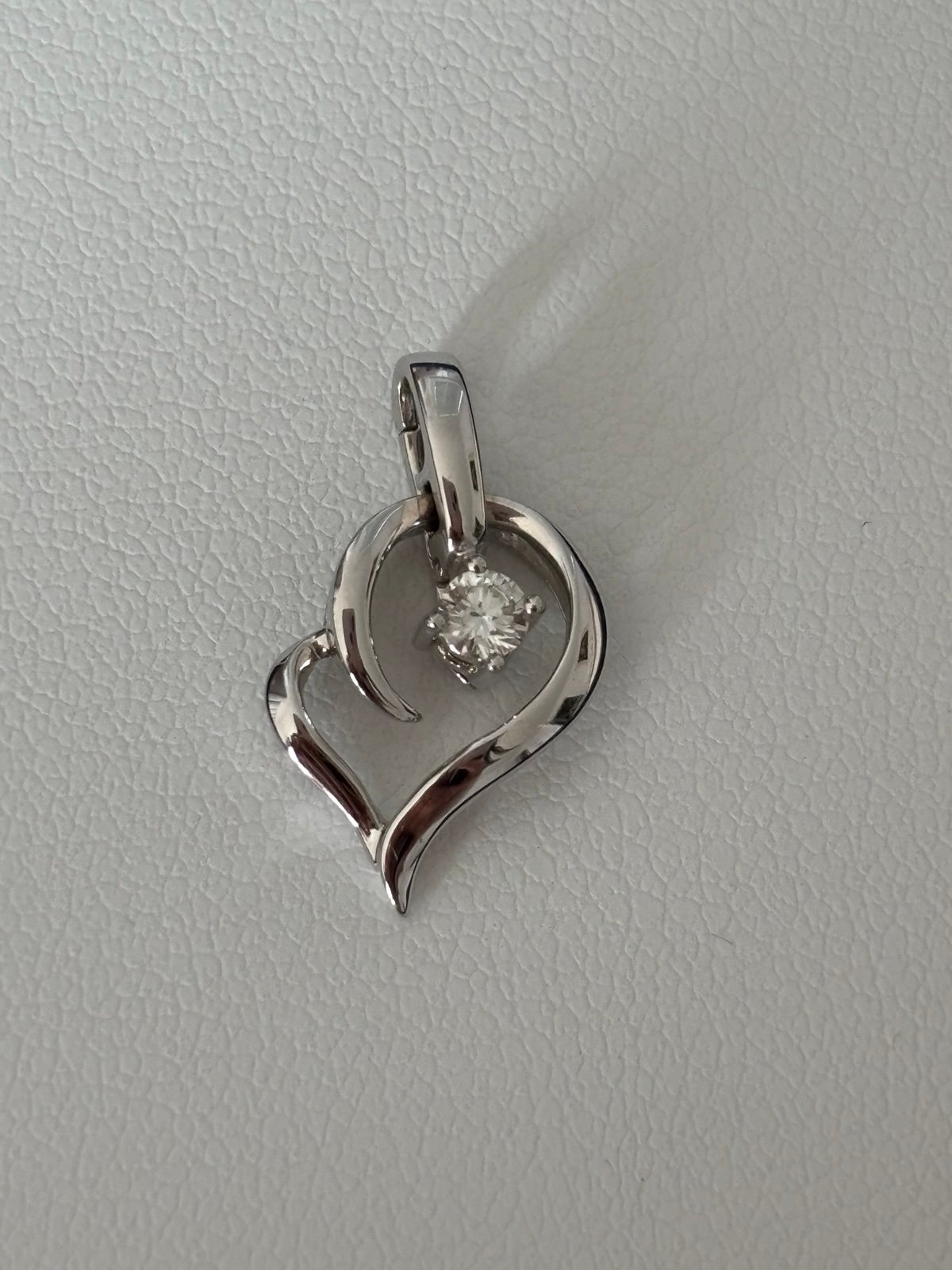 Tse Sui Luen (TSL) 18K white gold with diamond pendant