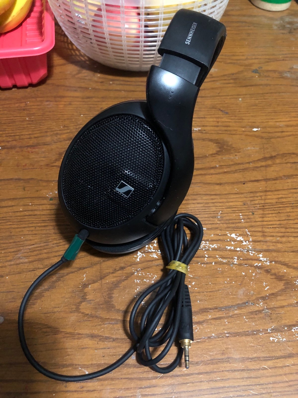 Sennheiser HD560S wired headphones