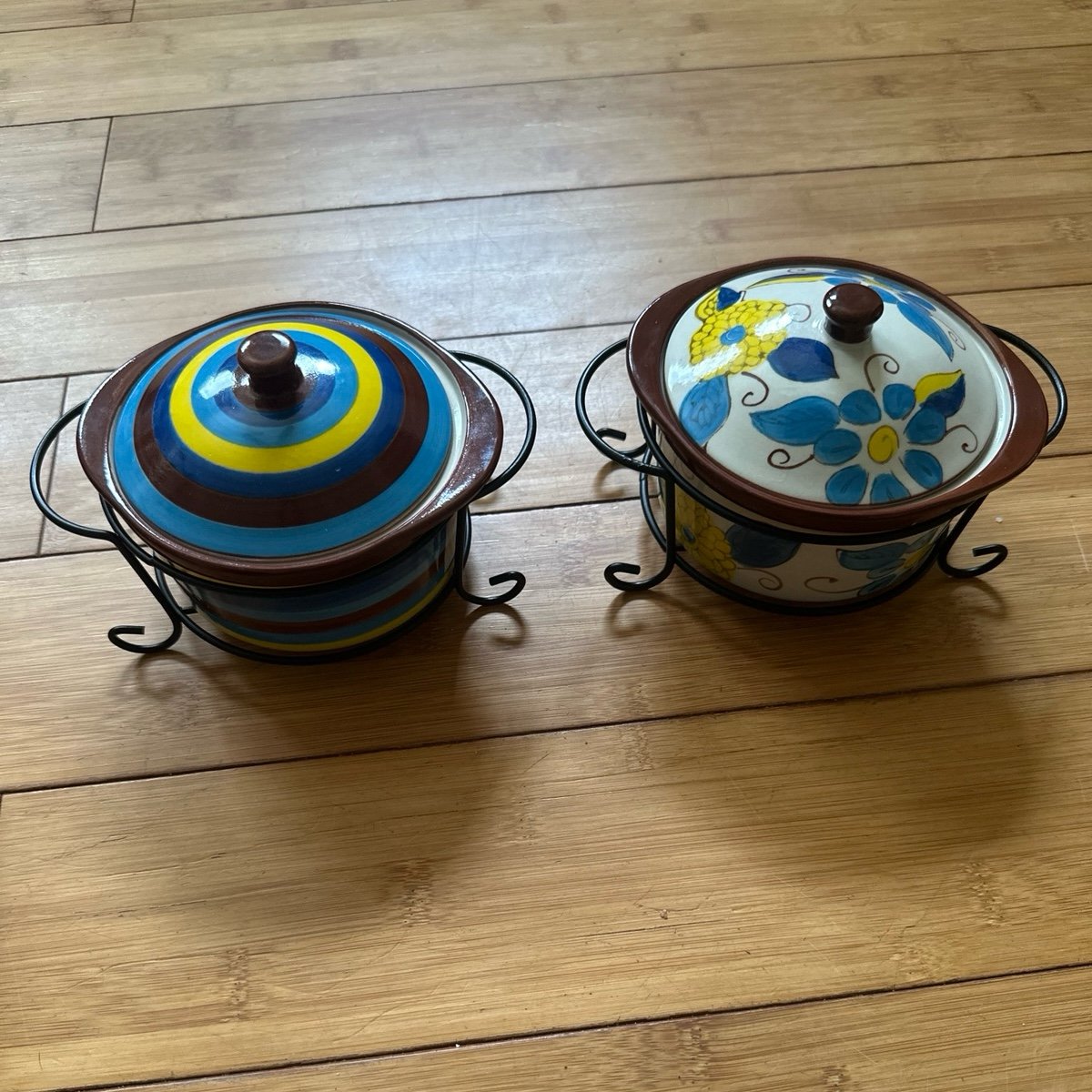 Vintage Set Of 2 TEMP-TATIONS Presentable Casserole With Lid Wire Holder 9oz.
