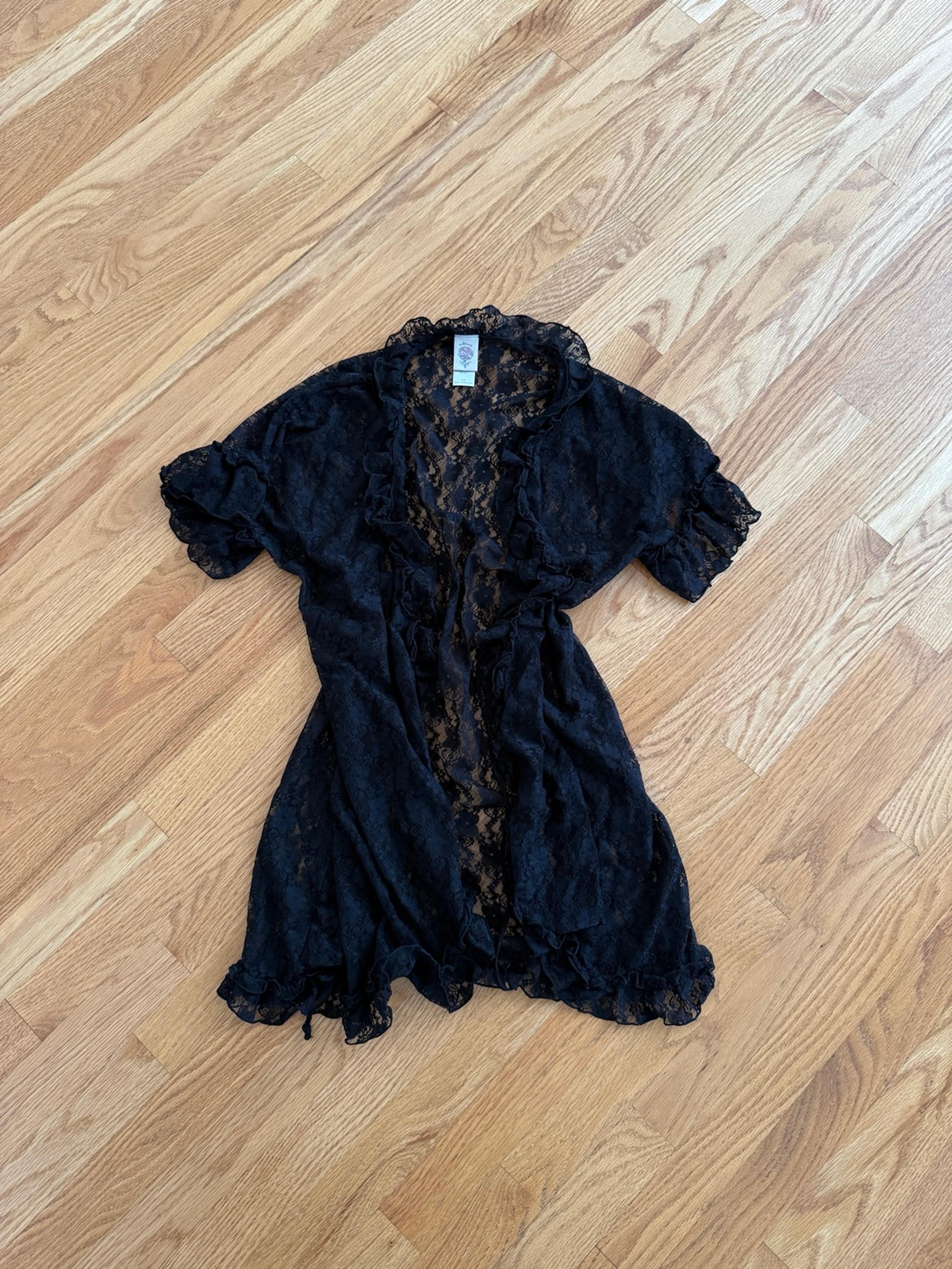 In bloom by jonquil Black lace robe with ruffle trim