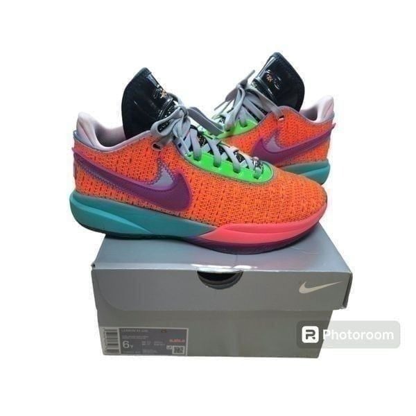 Nike LeBron 20 chosen one sneakers