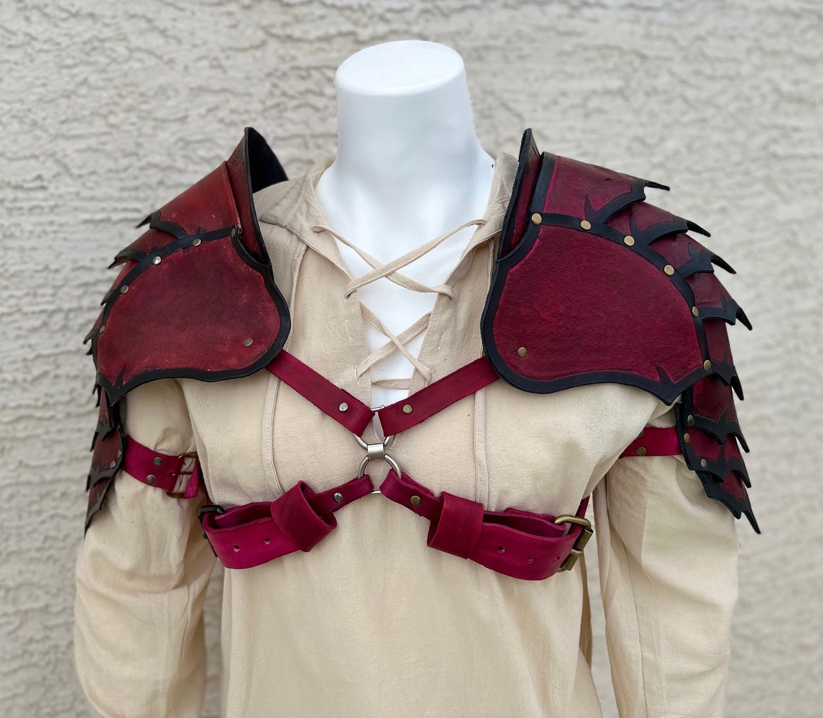 Dual-Color Leather Armor: Pauldrons/Shoulders