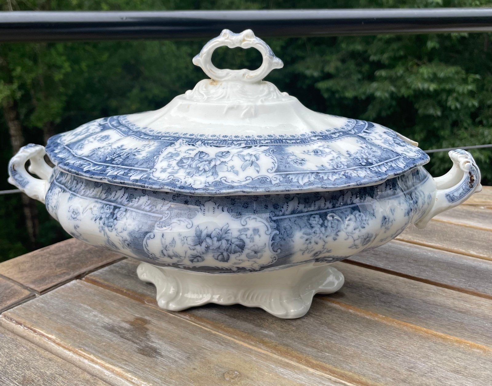 WEDGWOOD ENGLAND PHOEBE COVERED SOUP TUREEN BOWL
