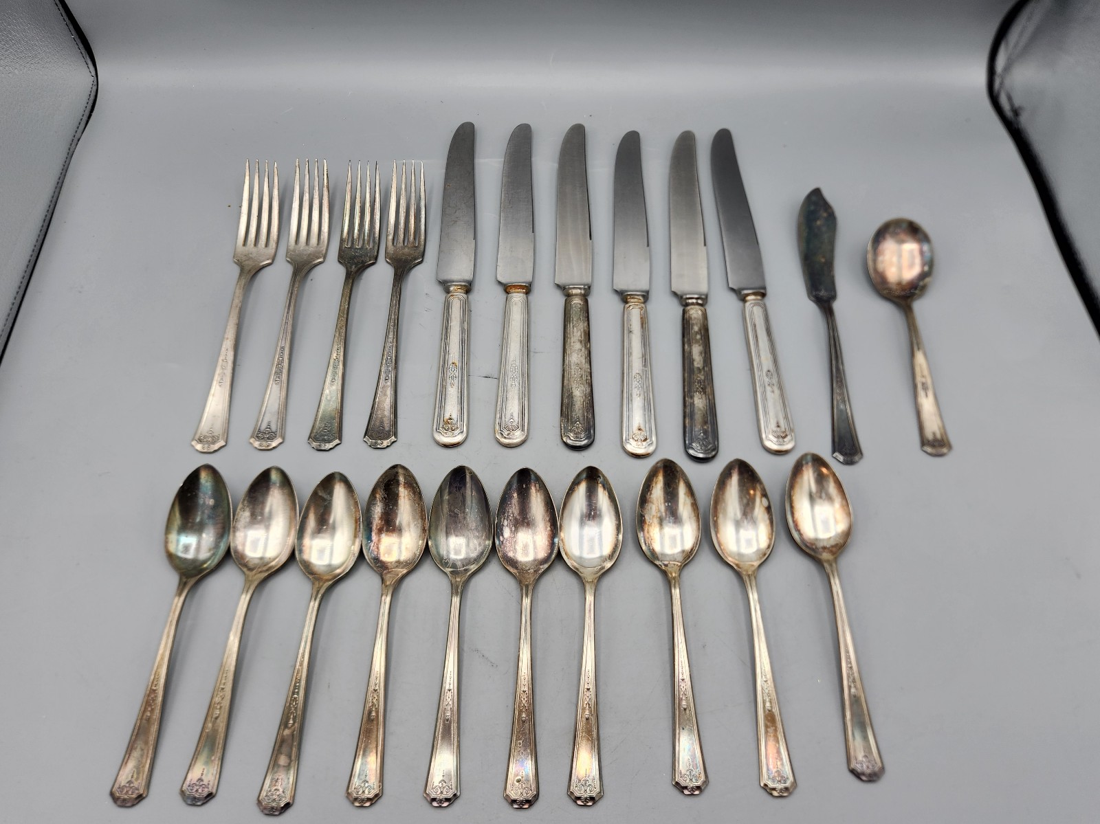 Vintage, Tudor Plate Oneida Community Made Flatware Set, 22 pc. Silver Plate