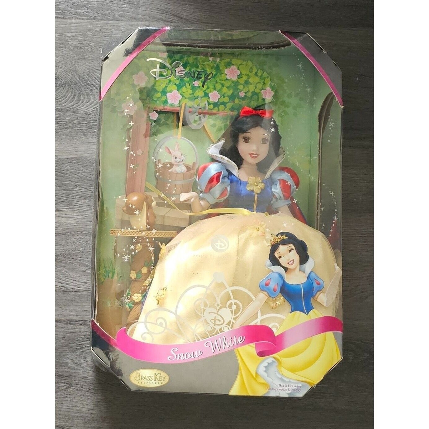 2007 Disney Snow White Porcelain 16 Doll by Brass Key Keepsakes