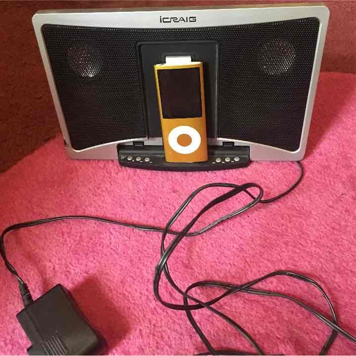 iPod with speaker