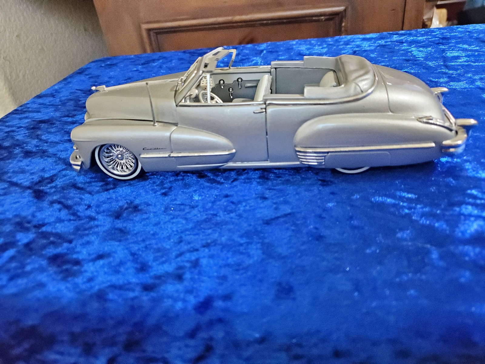 Jada 1/24 Scale 1947 Cadillac Convertible Lowrider