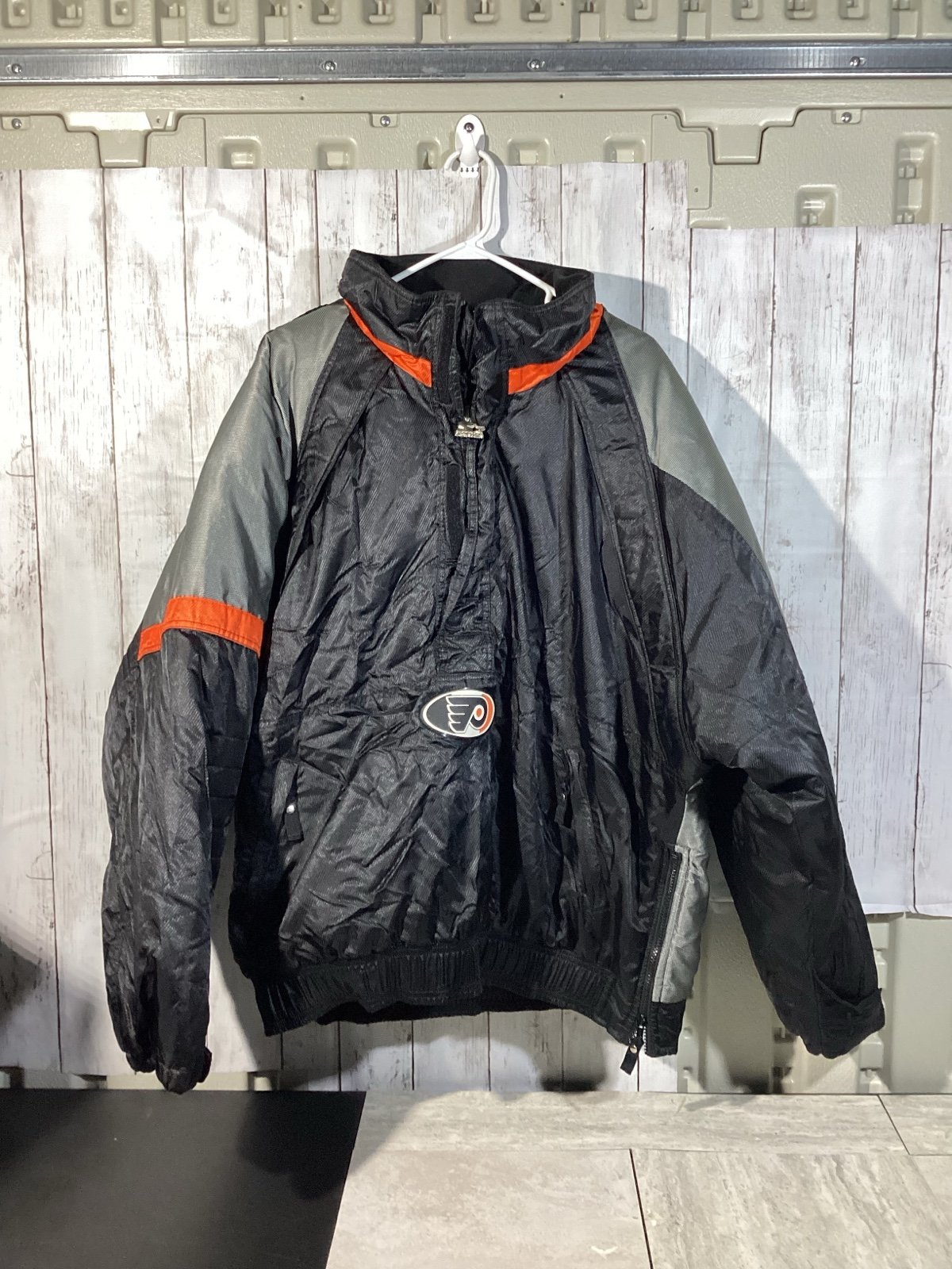 Starter Philadelphia Flyers Ski Snowboard WinterJacket Adult Mens xLarge Half