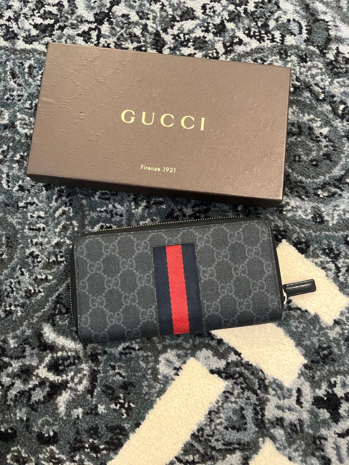 Gucci Web GG SUPREME Zip around Long Wallet