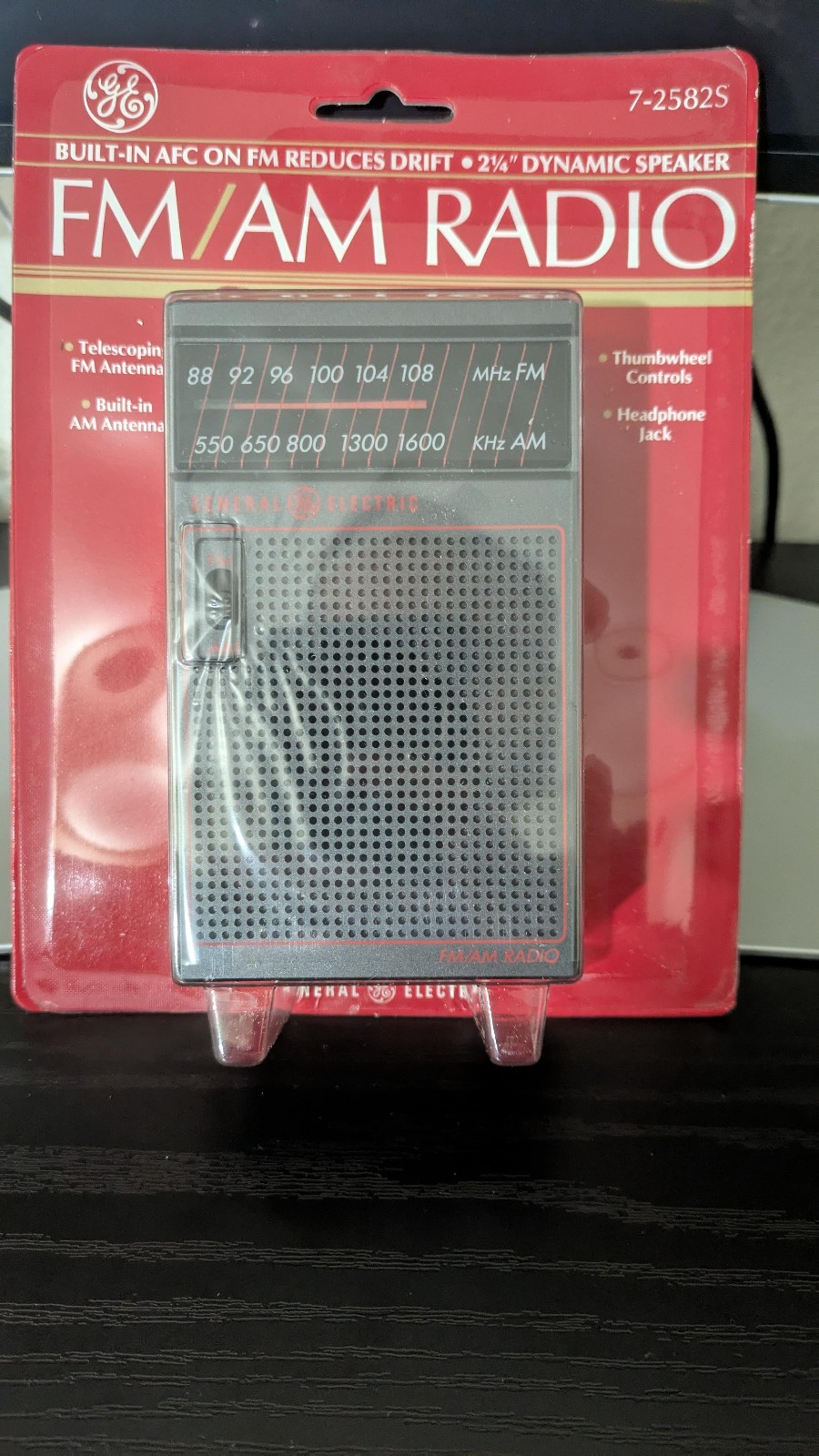 General Electric AM/FM Portable Radio Model 7-2582S New Old Stock Sealed