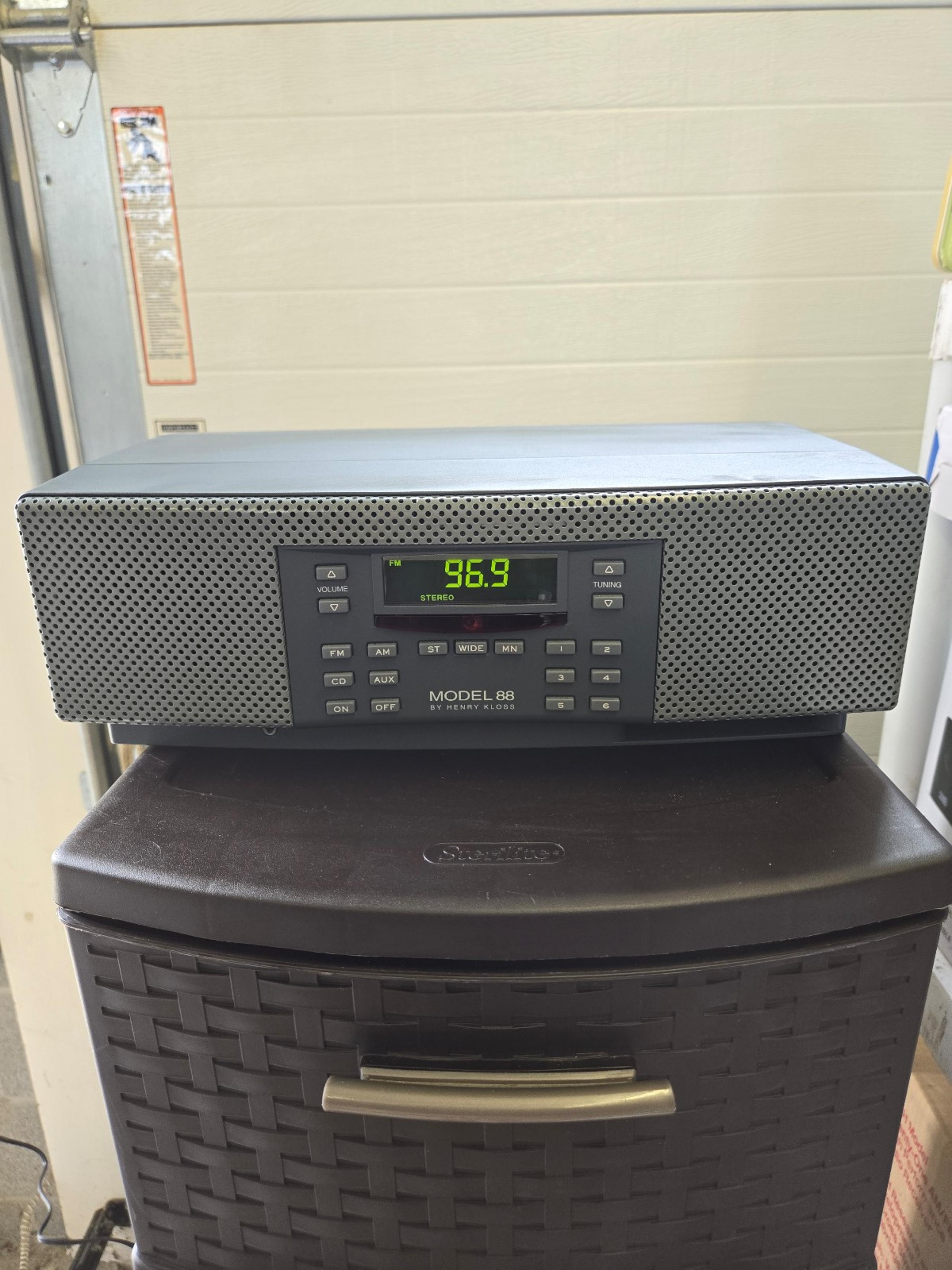 Model 88 Radio Henry Kloss AM/FM Stereo Cambridge SoundWorks CD AUX TESTED WORKS