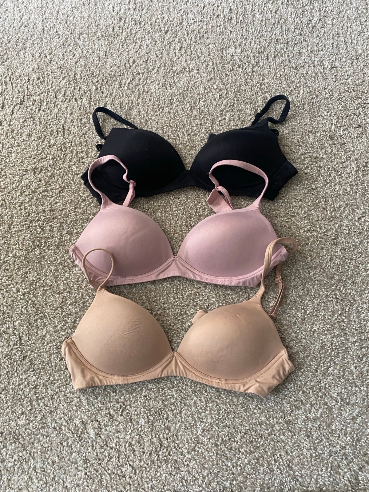 Victoria’s Secret 32D bra set
