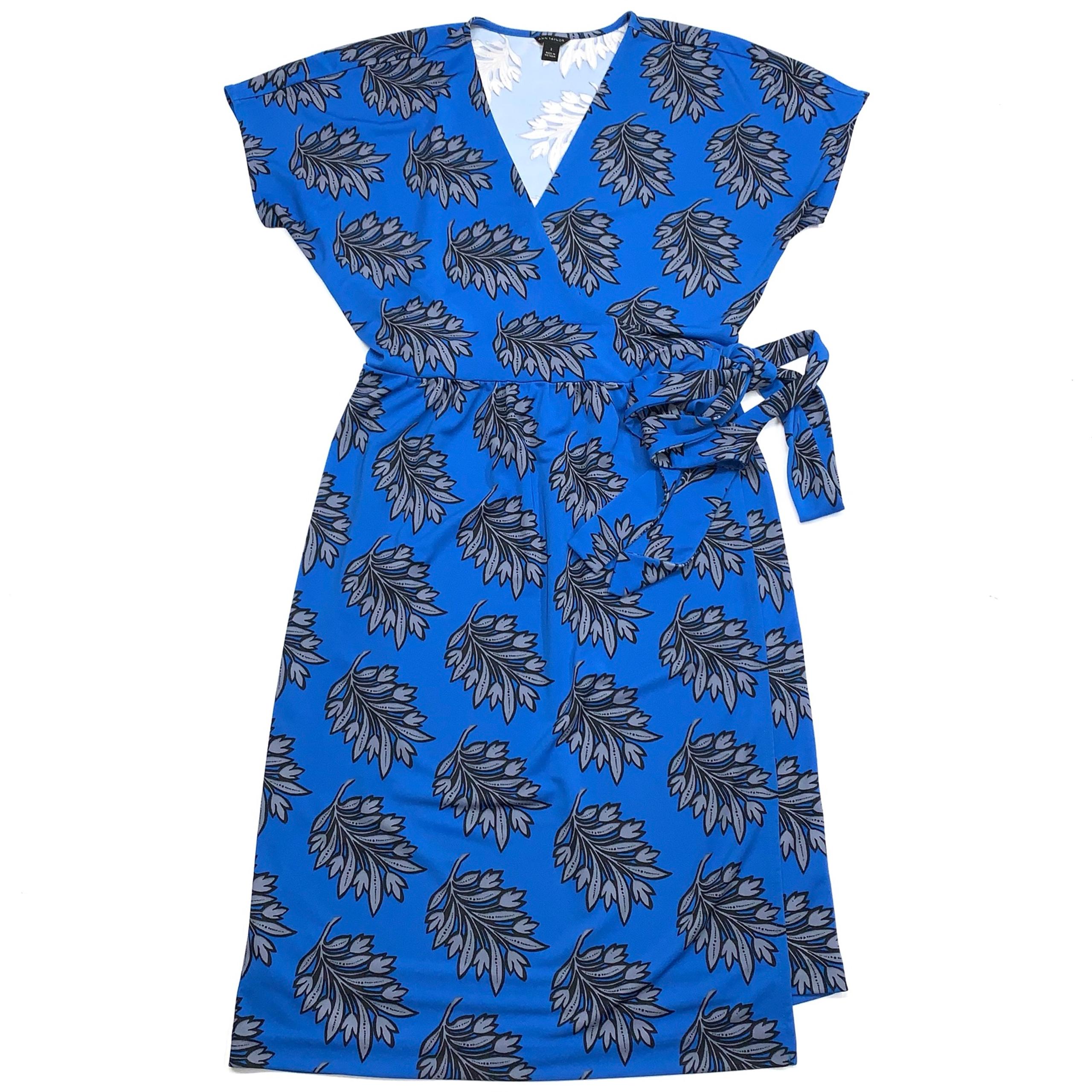 Ann Taylor Blue Floral Surplice Neck Knee Length Wrap Dress Women’s Size 2