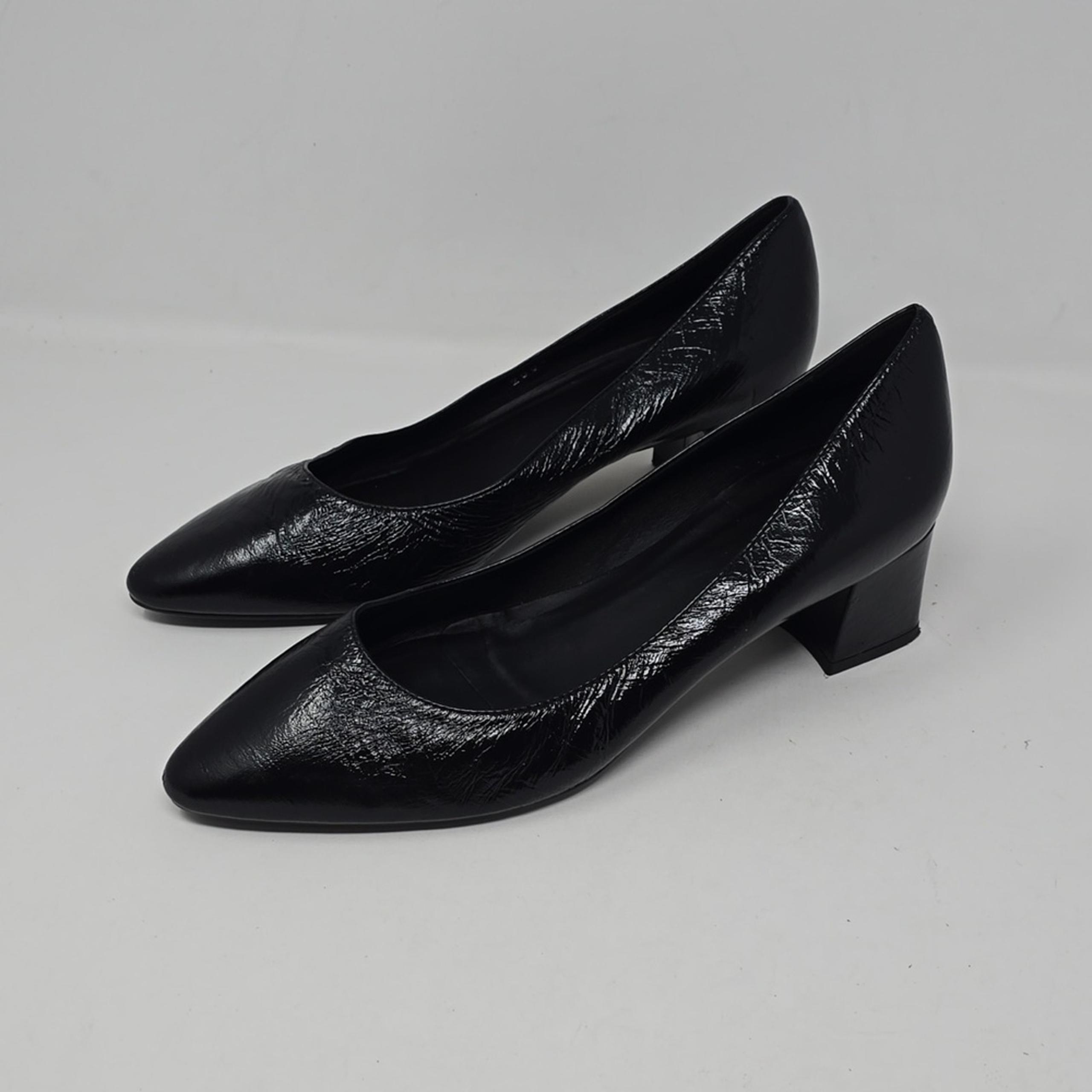 Aquatalia Pasha Low Heel Black Leather Pump Size 8.5