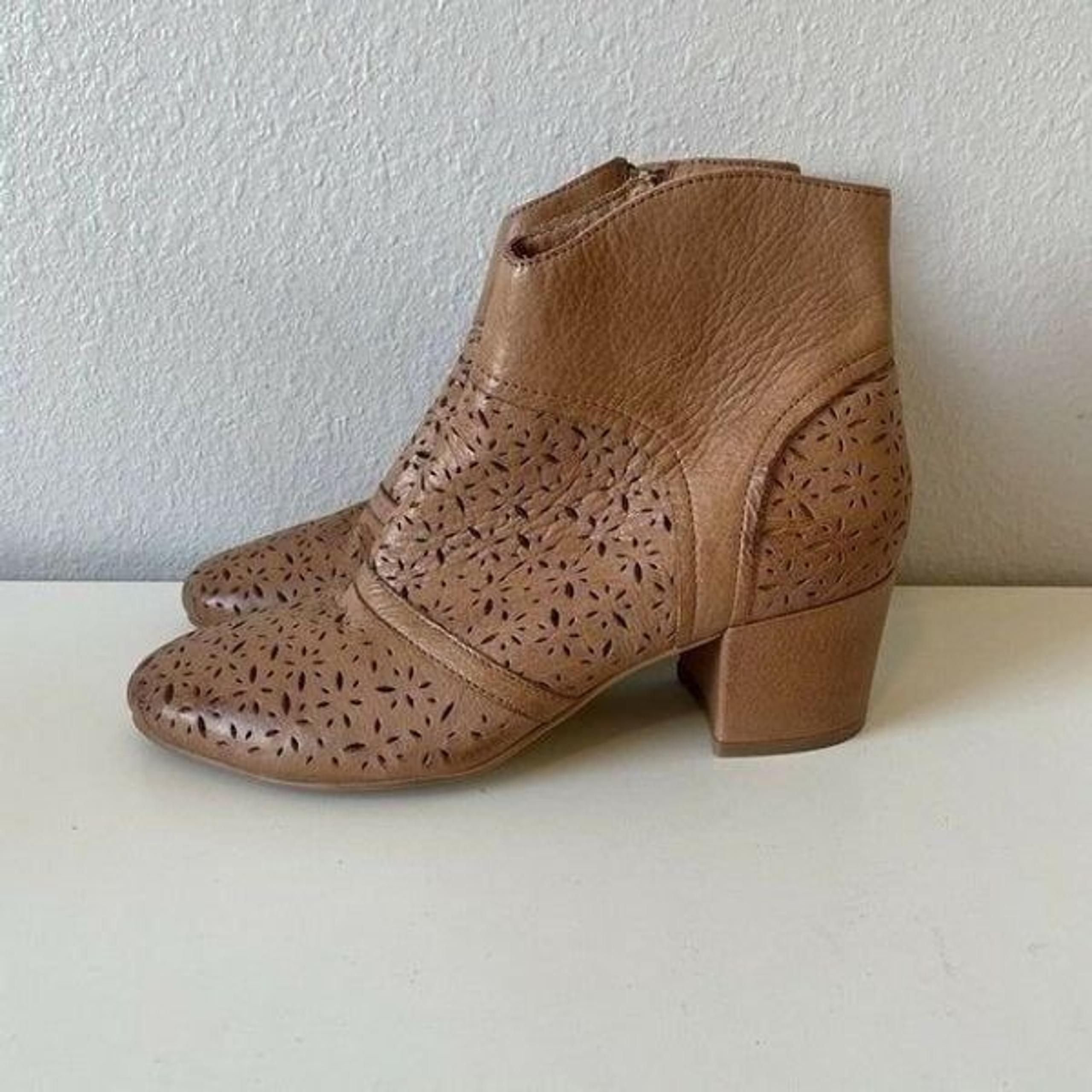 Anthropologie Silent D Ankle Boot Womens 9 39 Pearsy Cognac Laser Perforated NEW