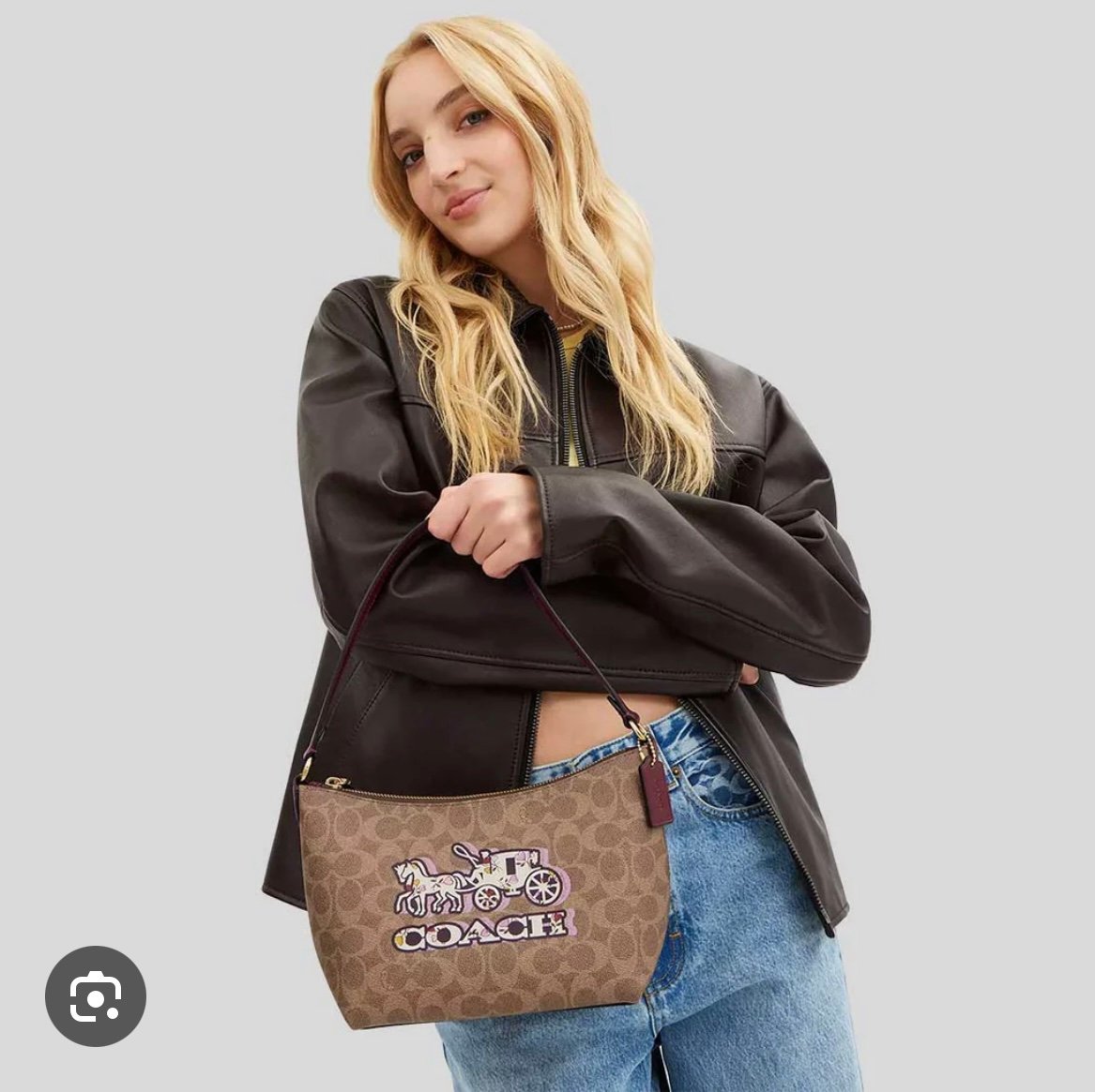 注目ブランドのギフト Coach Zip Top Shoulder/Crossbody Bag in Signature Canvas and バッグ