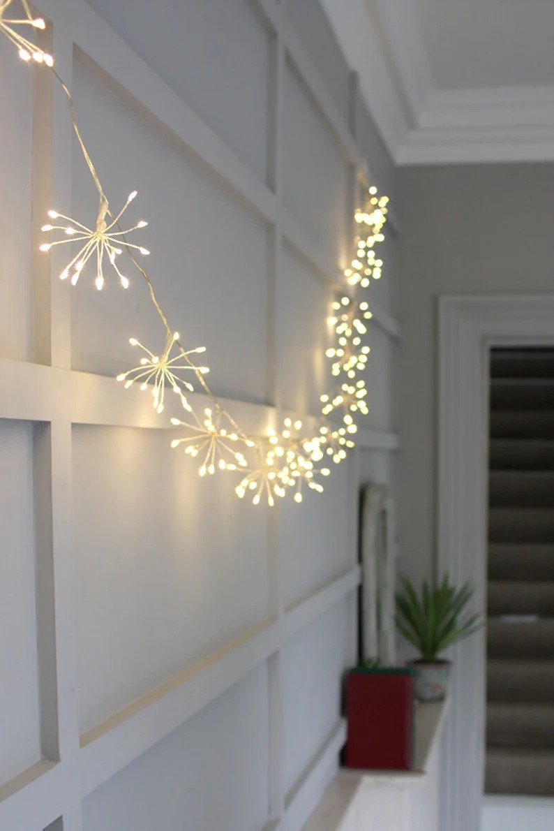 Indoor/Outdoor Fairy String with 150 Warm LEDs on 10 Ornaments Starburst Chain