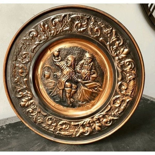 Vintage HAMMERED COPPER PLATE, 11 Repousse Old World Theme Copper Wall Hanging
