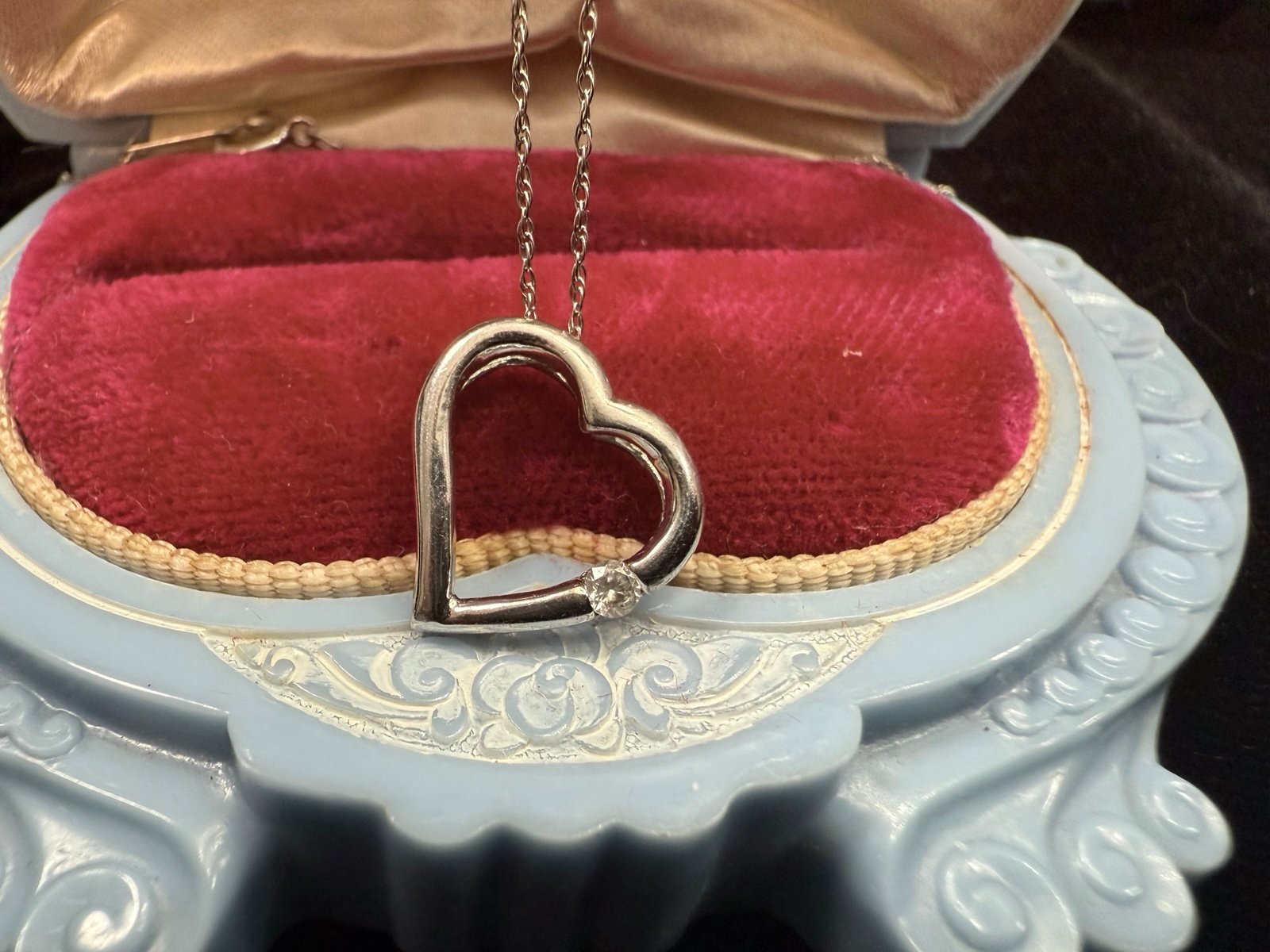 10k 10kt white gold diamond heart necklace