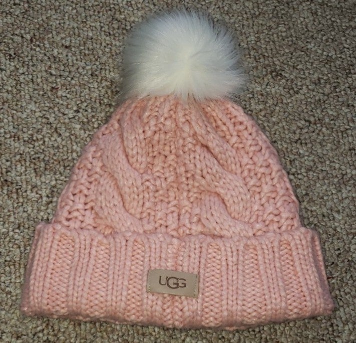 *used* KNIT CABLE BEANIE FAUX FUR POM