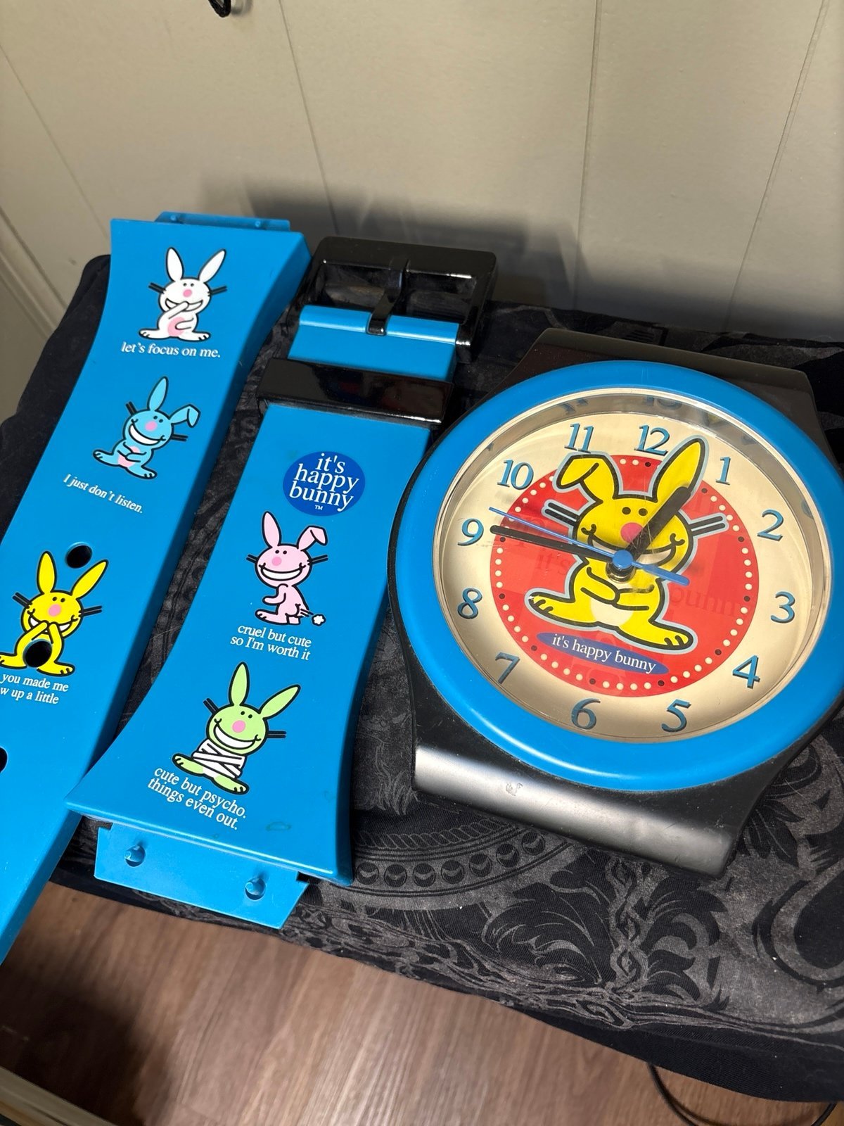 Jim Benton It’s happy bunny classic watch face style wall clock