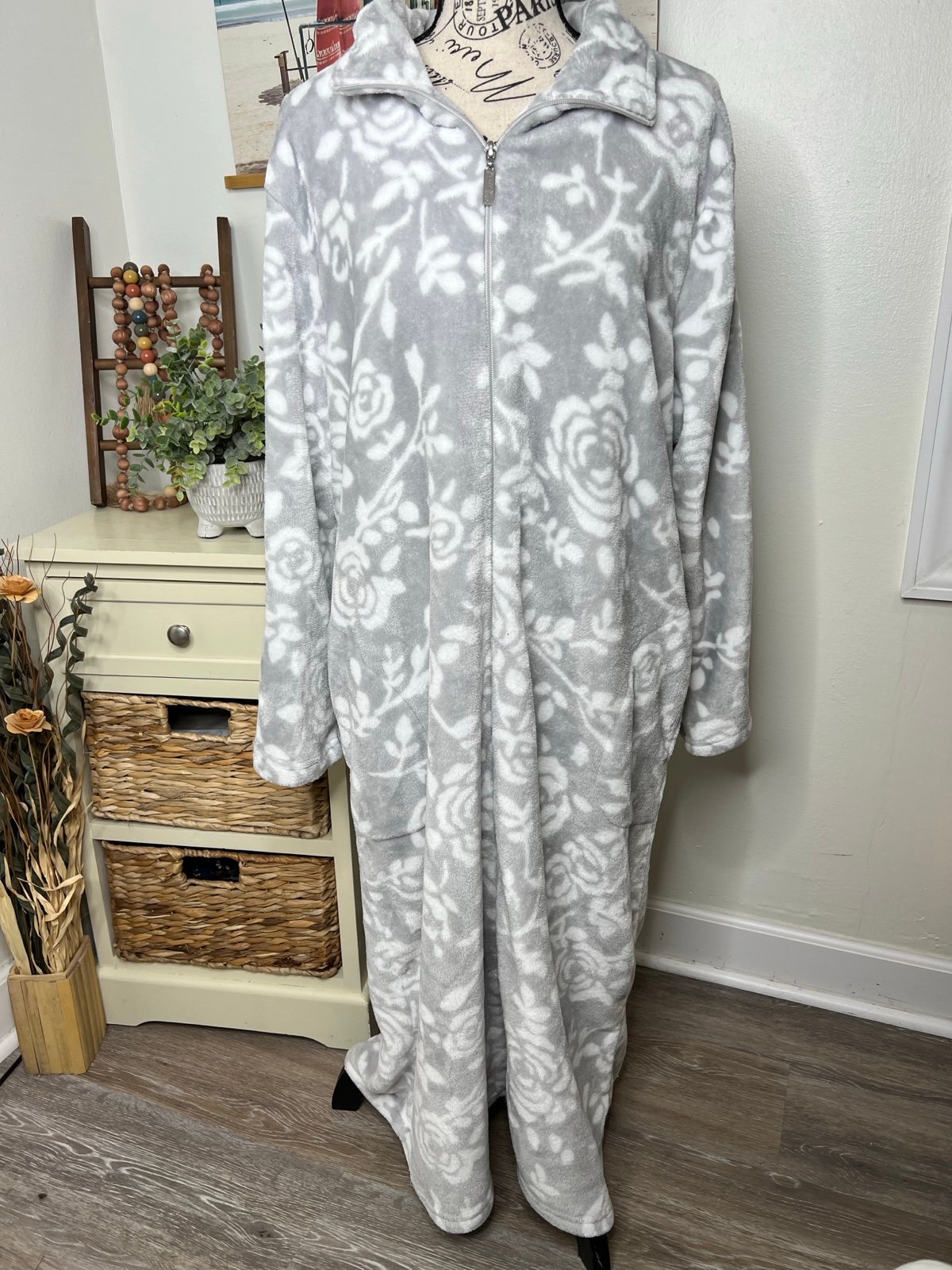 Noire Jasmine Rose Zip Up Robe