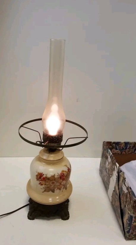 Vintage Floral Parlor Hurricane Lamp 1971 Gone With The Wind