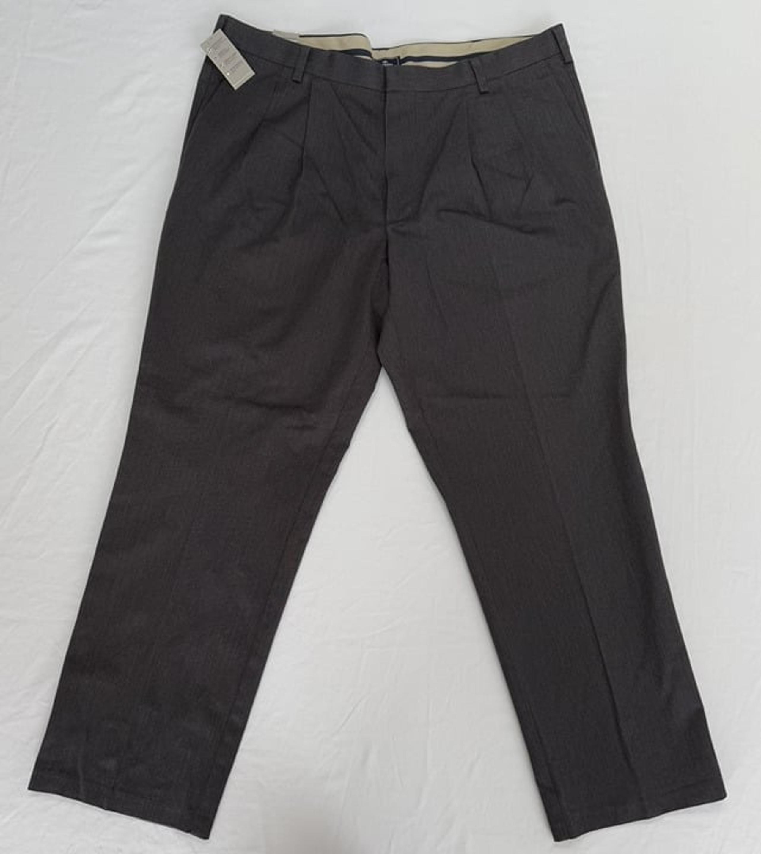Dockers Khaki Pleated D3 Pants Mens 42x32 Black Classic Fit Iron Free New NWT
