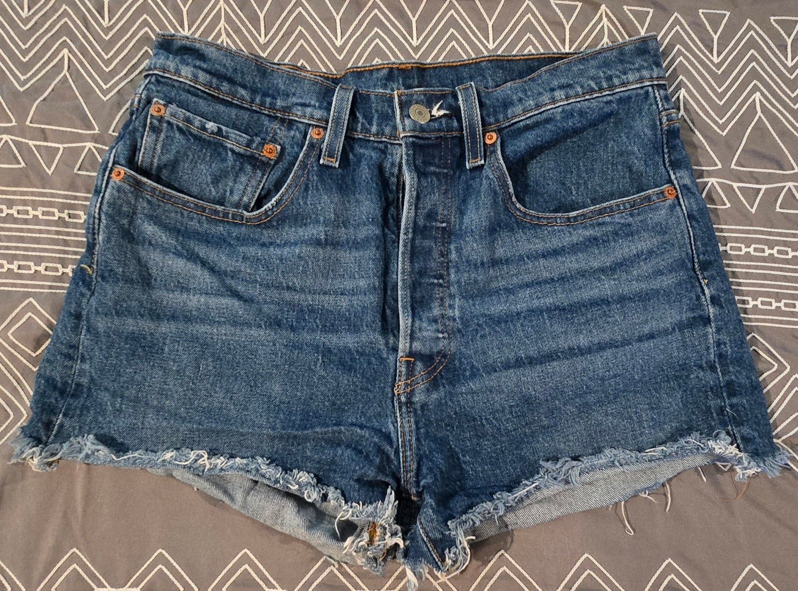 Levis 501 Raw Hem Button Fly Denim Shorts Size 30