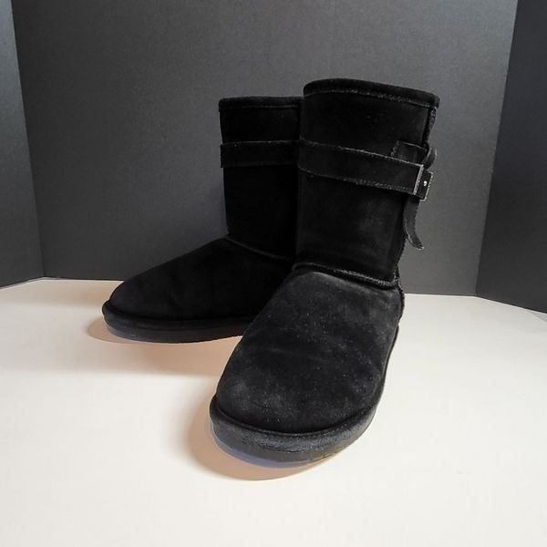 Bearpaw Short Black Boots