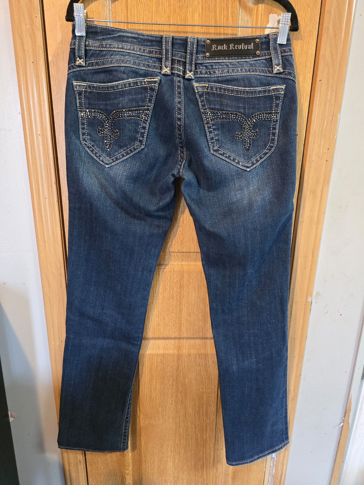 Nwot rock revival 28 pat straight jeans