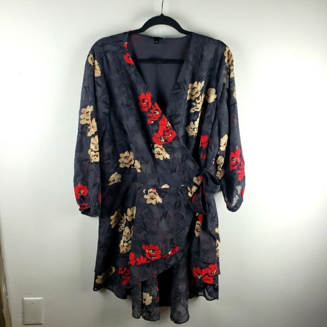 Women's Torrid Grey Red Floral Sheer Lace Faux Wrap Kimono Jacket Size 2