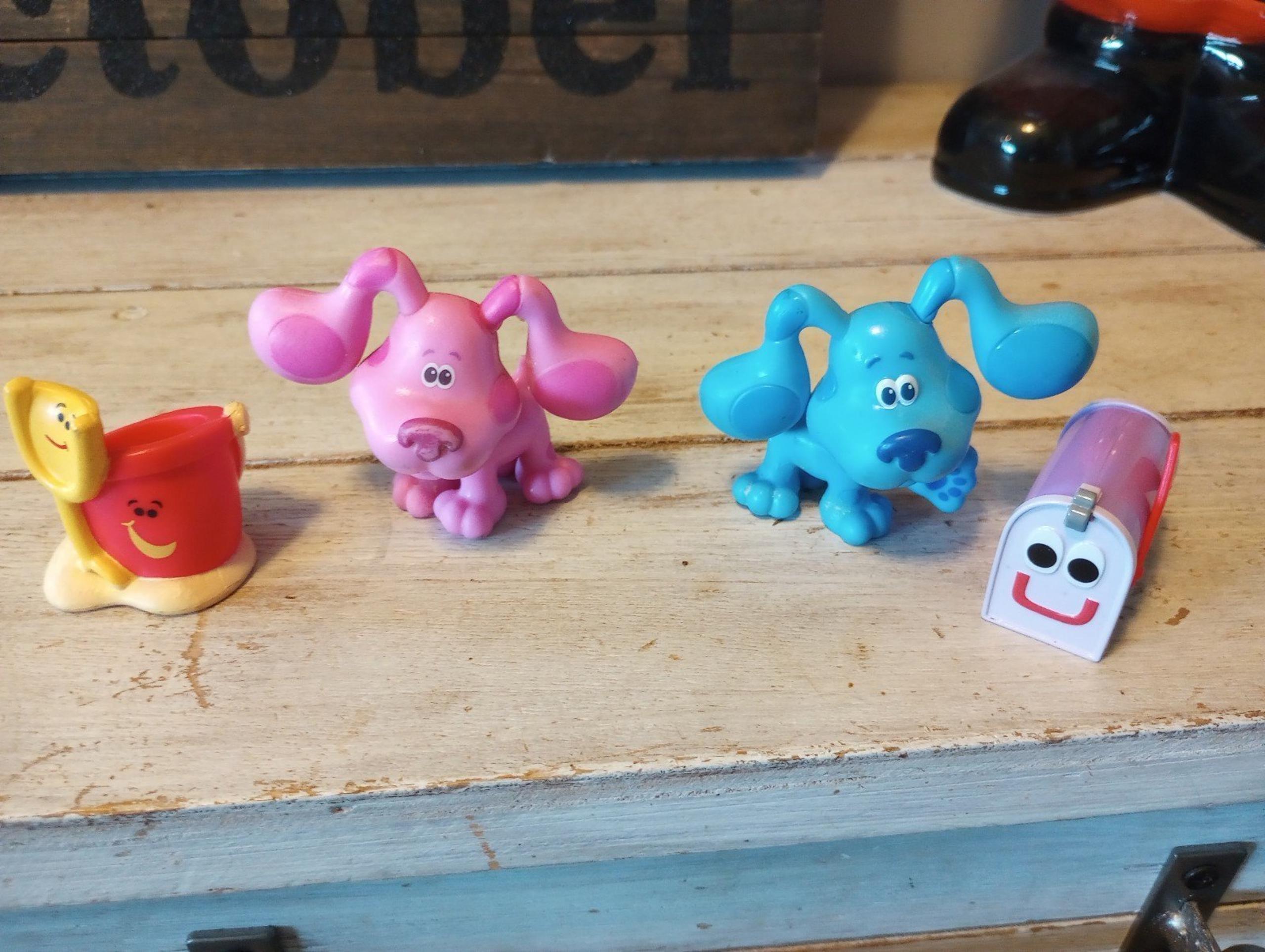 Blues Clues Mini figures toy lot magenta blue sand pail mailbox Viacom 2019 gift