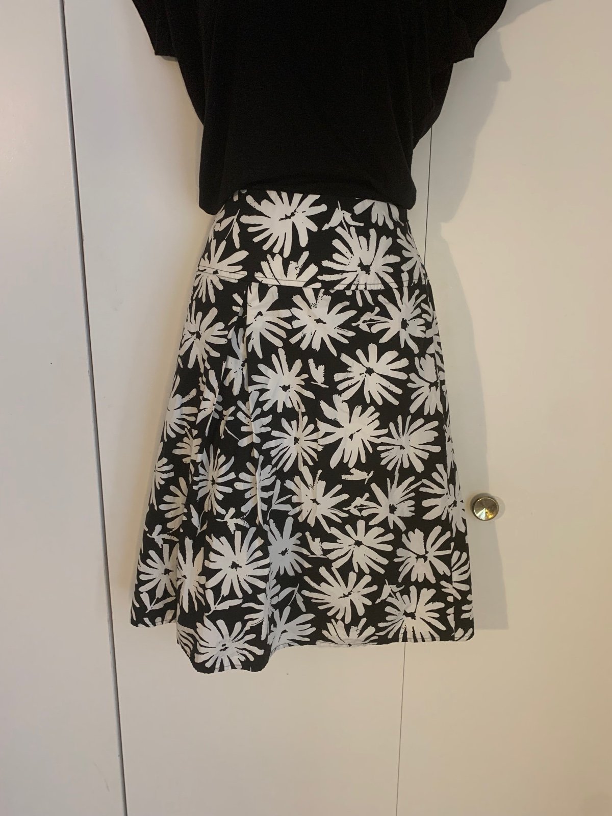 Talbots women’s black & white floral skirt size 8