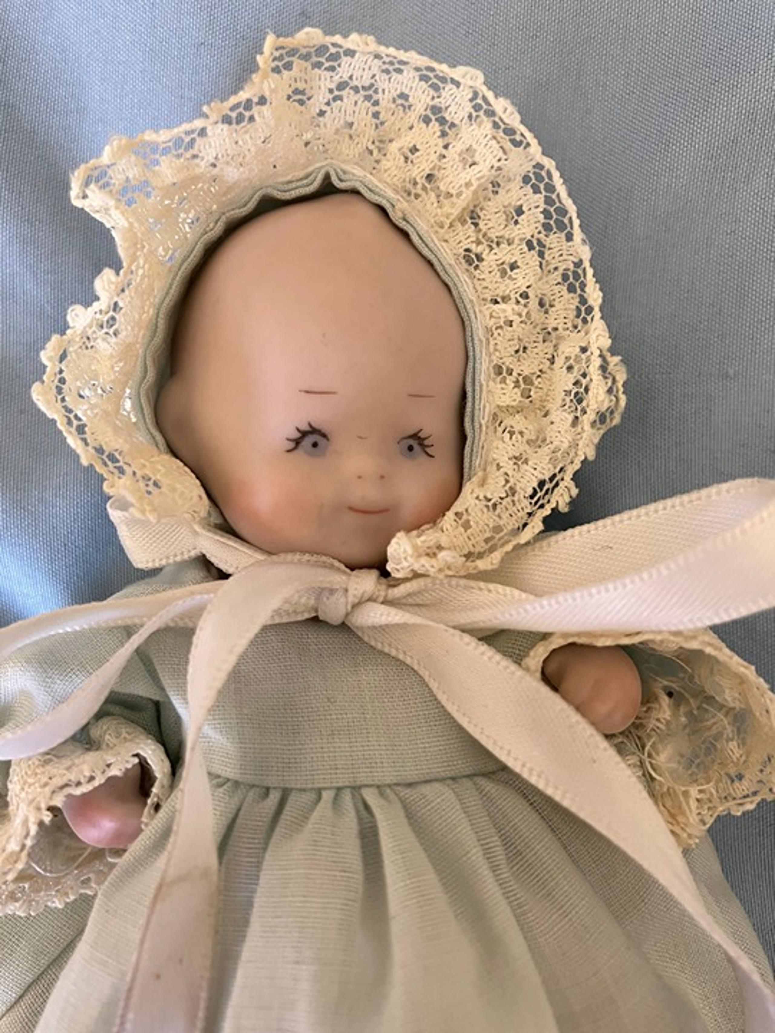1981 Phyllis Parkins 5.5" Porcelain doll Signed by artist