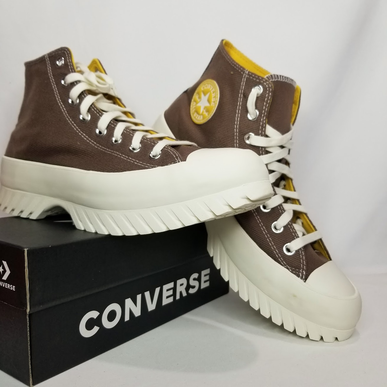 Converse Unisex CTAS Lugged 2.0 Platform Women's 11.5 Squirrel A03808C NWT
