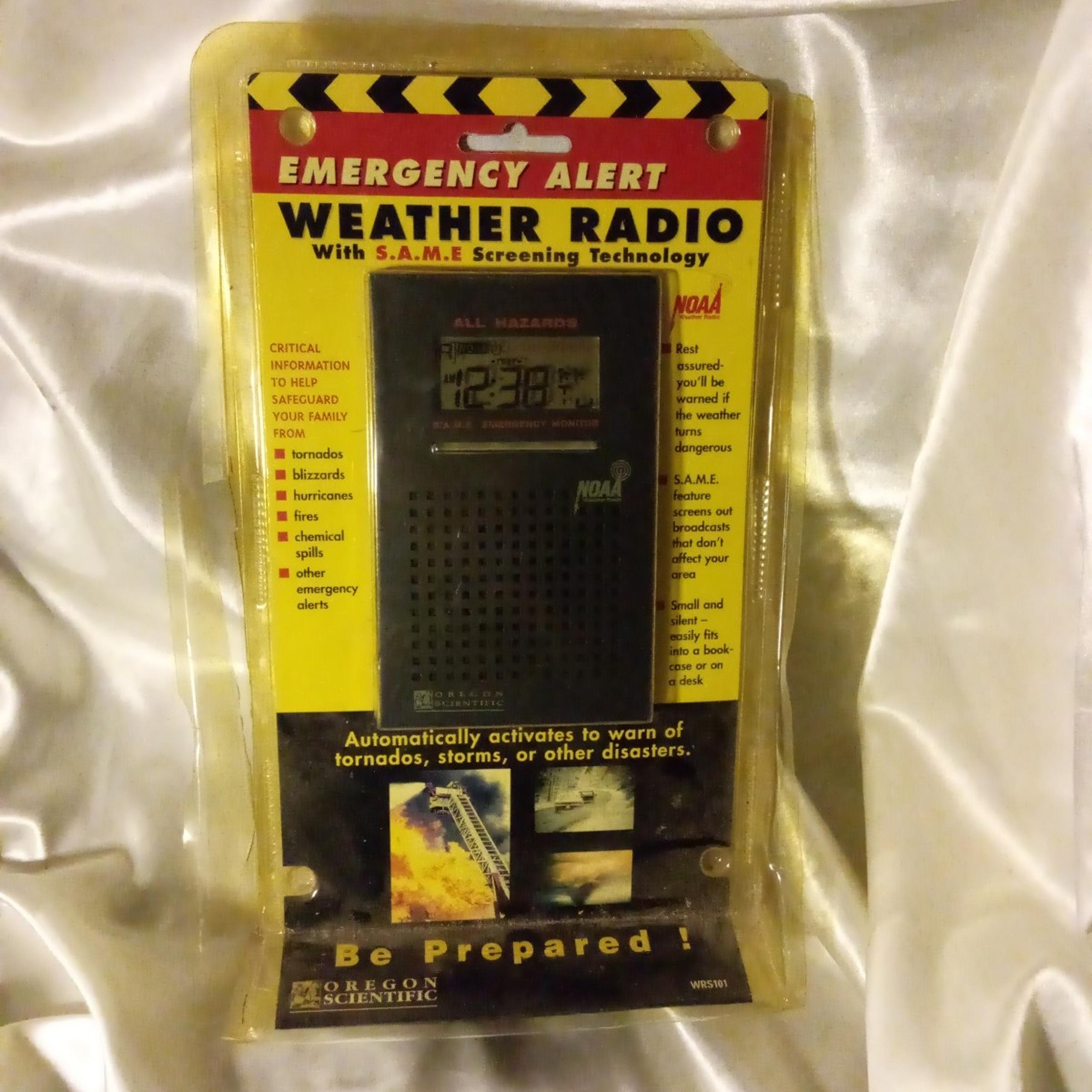 Weather Radio S.A.M.E. Emergency Monitor WRS101 Oregon Scientific Sealed