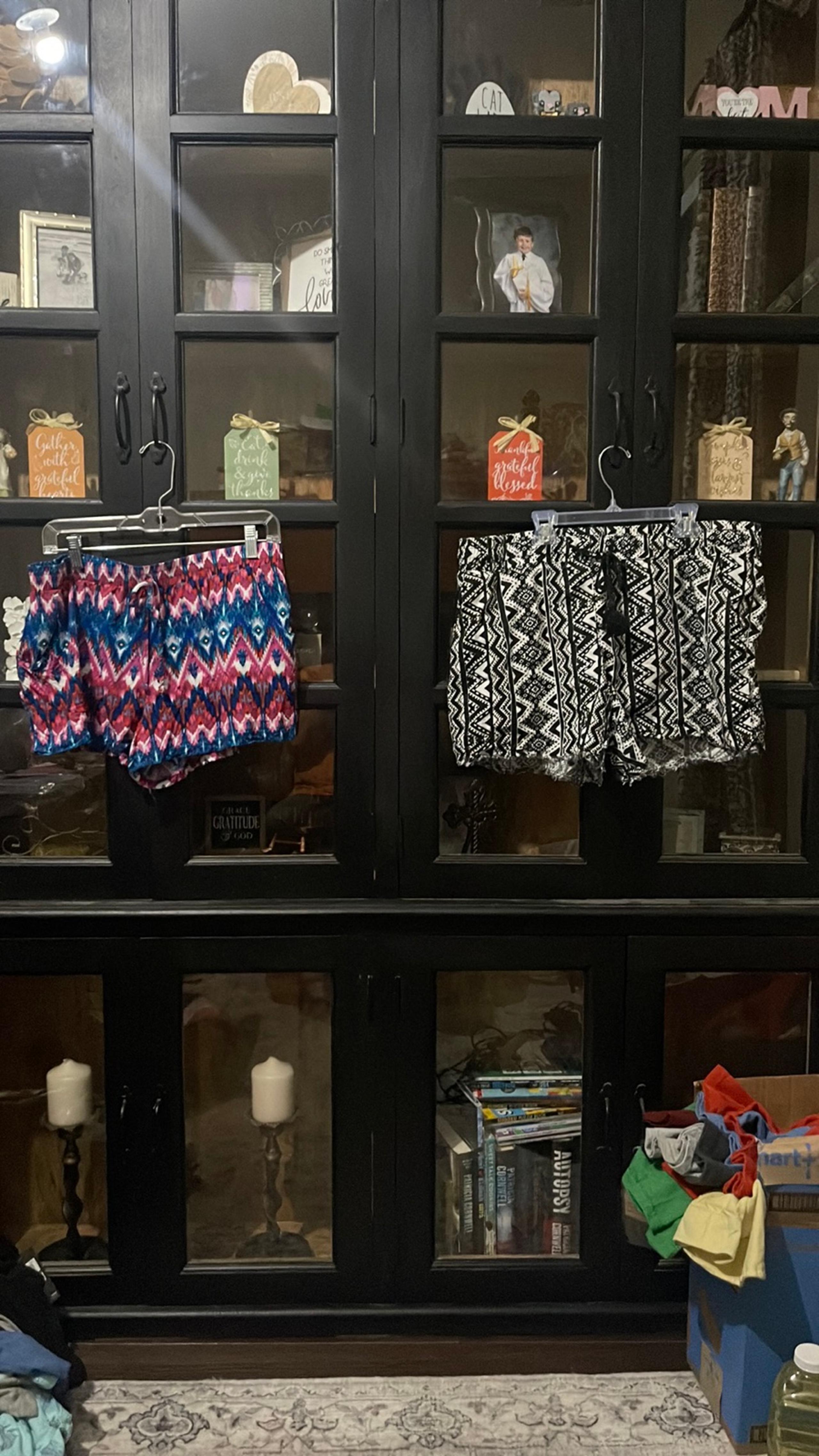 Set of womens large shorts - Aztec type prints