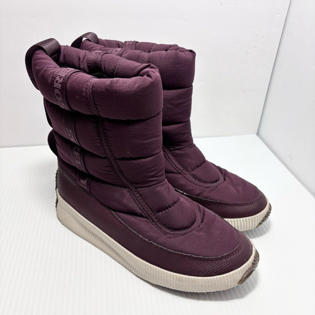 Sorel Out N About Puffy burgundy maroon purple Mid Boots Size 9
