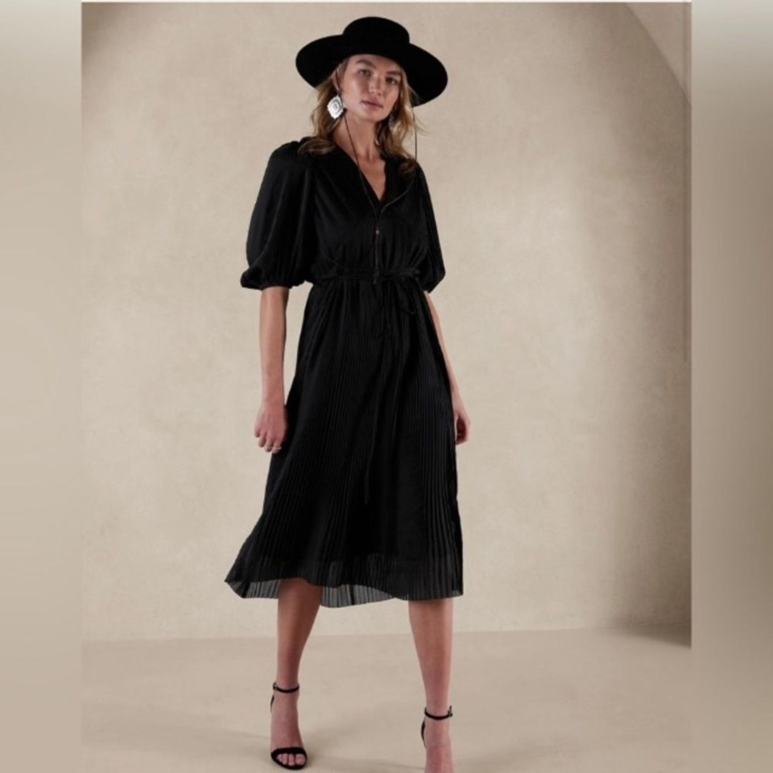 NWT! Banana Republic Black Pleated Midi Dress - Size Small Petite