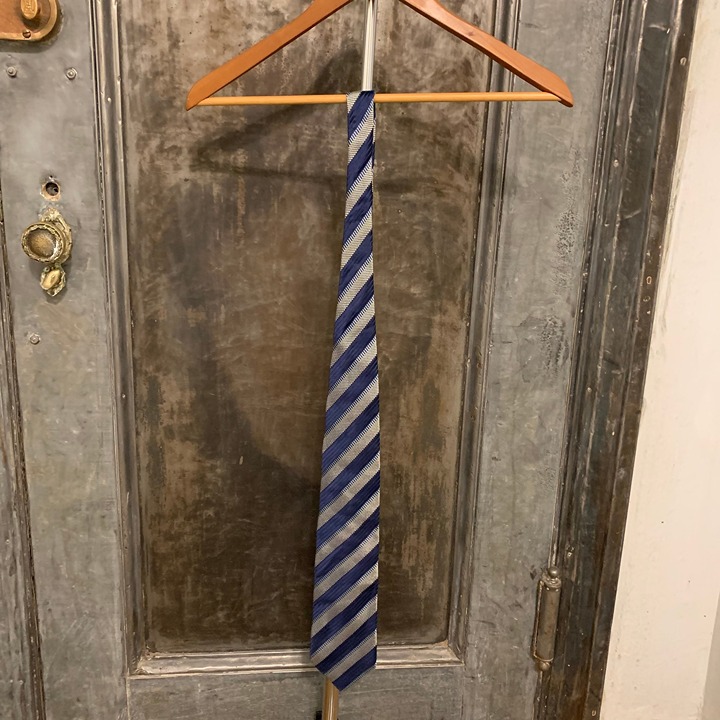 Vintage Ermenegildo Zegna Italian silk tie in textured blue and blue pattern dia