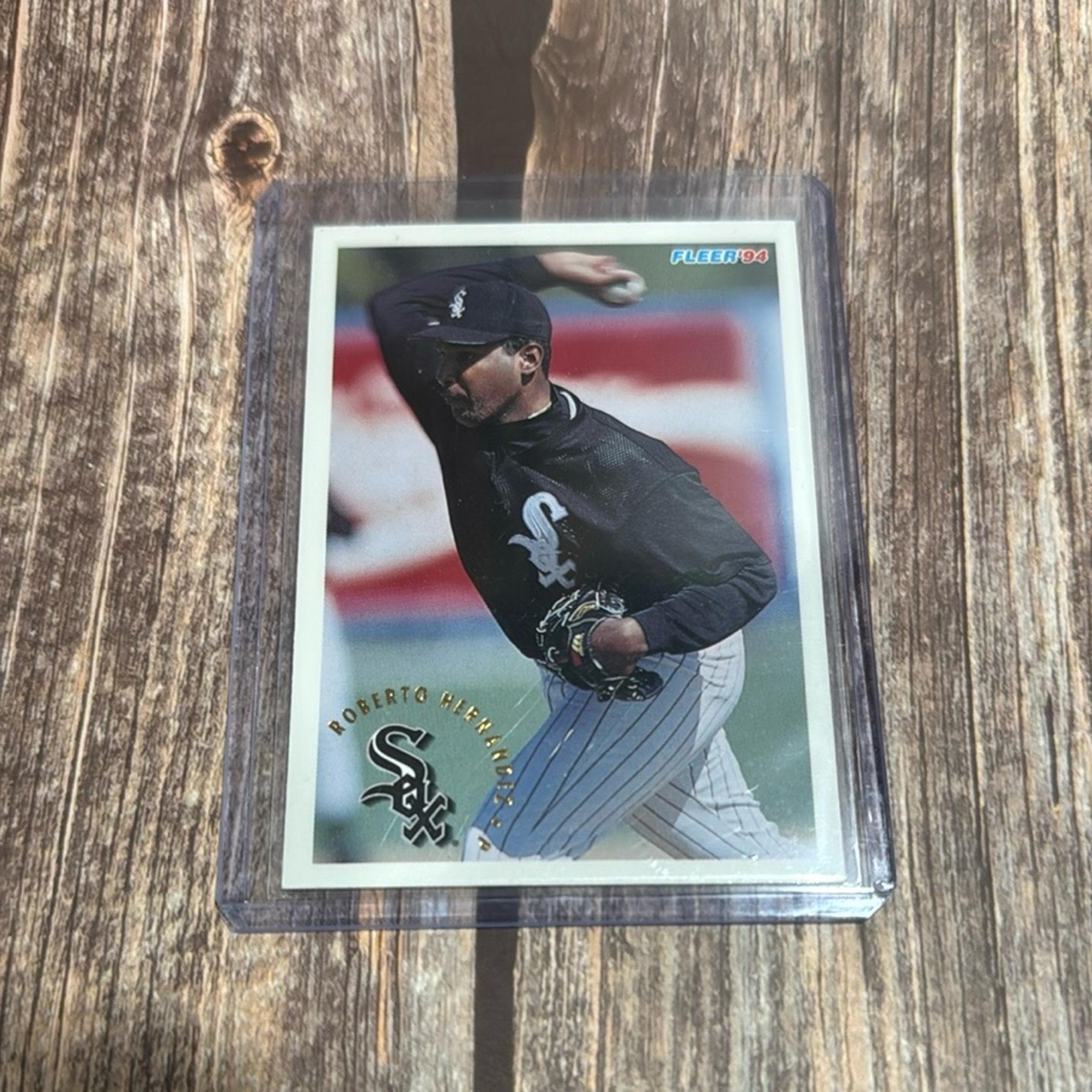Vintage Fleer '94 Roberto Hernandez #83 Baseball Trading Card Item #ME4730