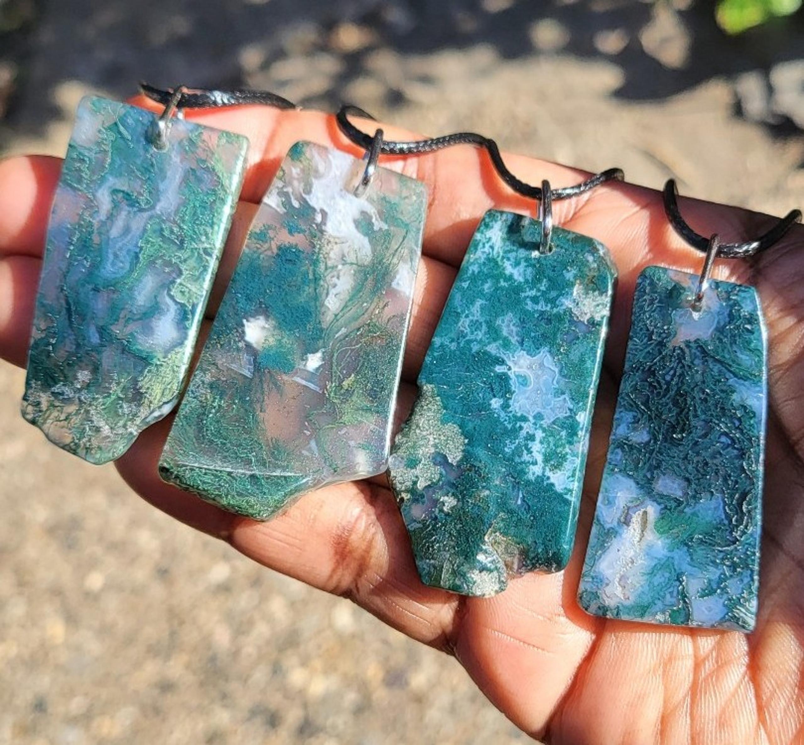 Beautiful XL Moss Agate Crystal necklace for Men & Women • Moss Agate Necklace